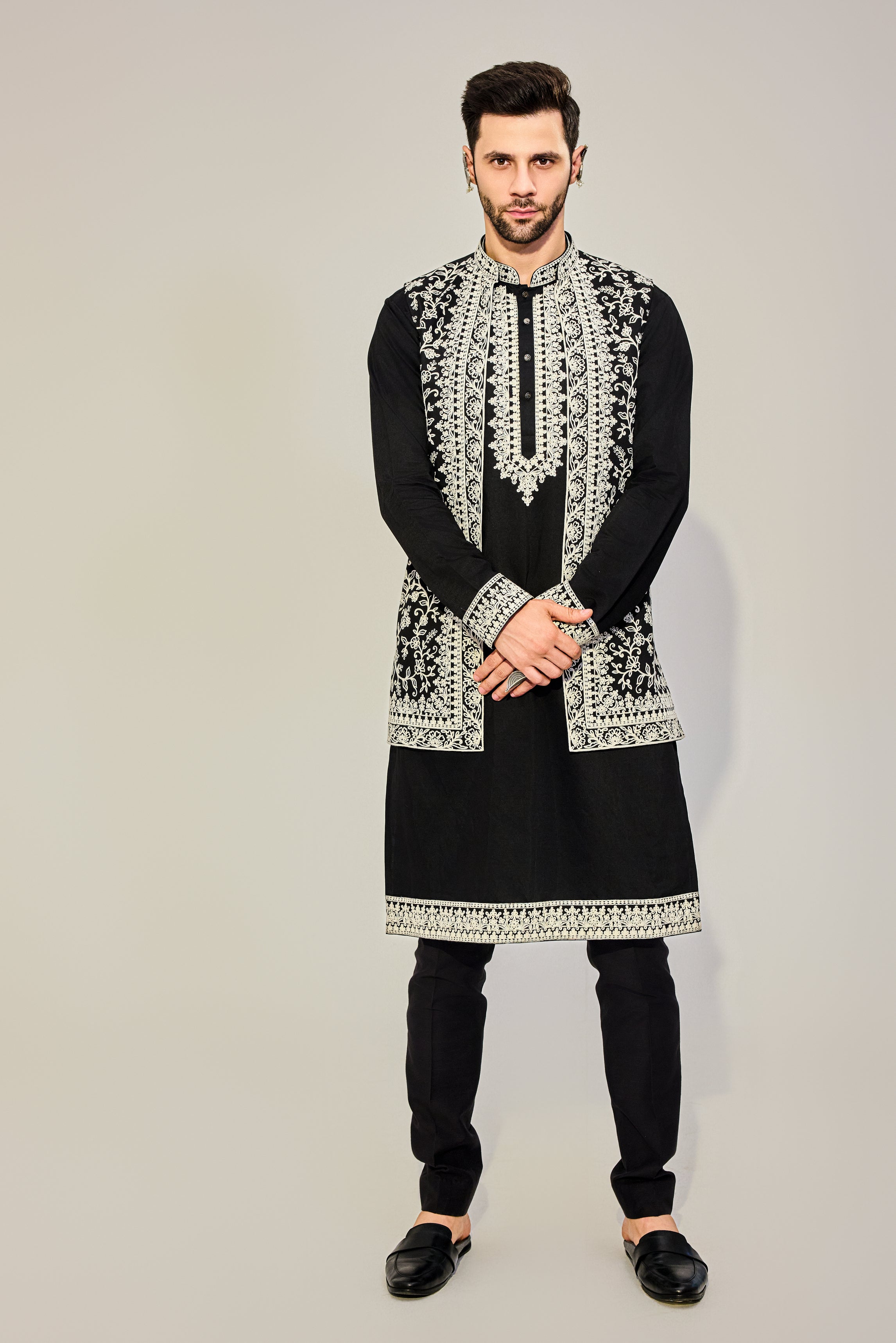Black Kurta Jacket Set With White Embriodired