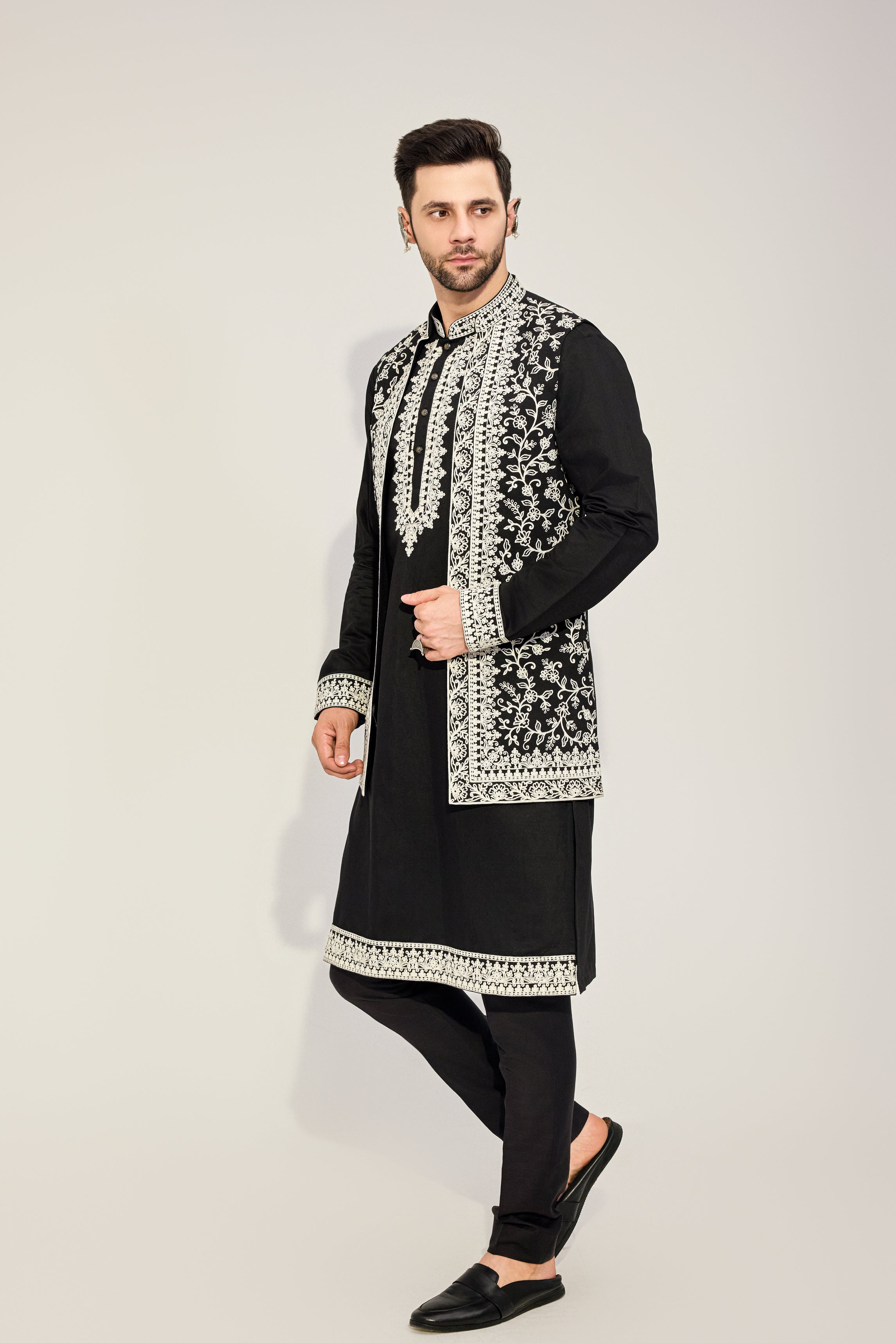 Black Kurta Jacket Set With White Embriodired