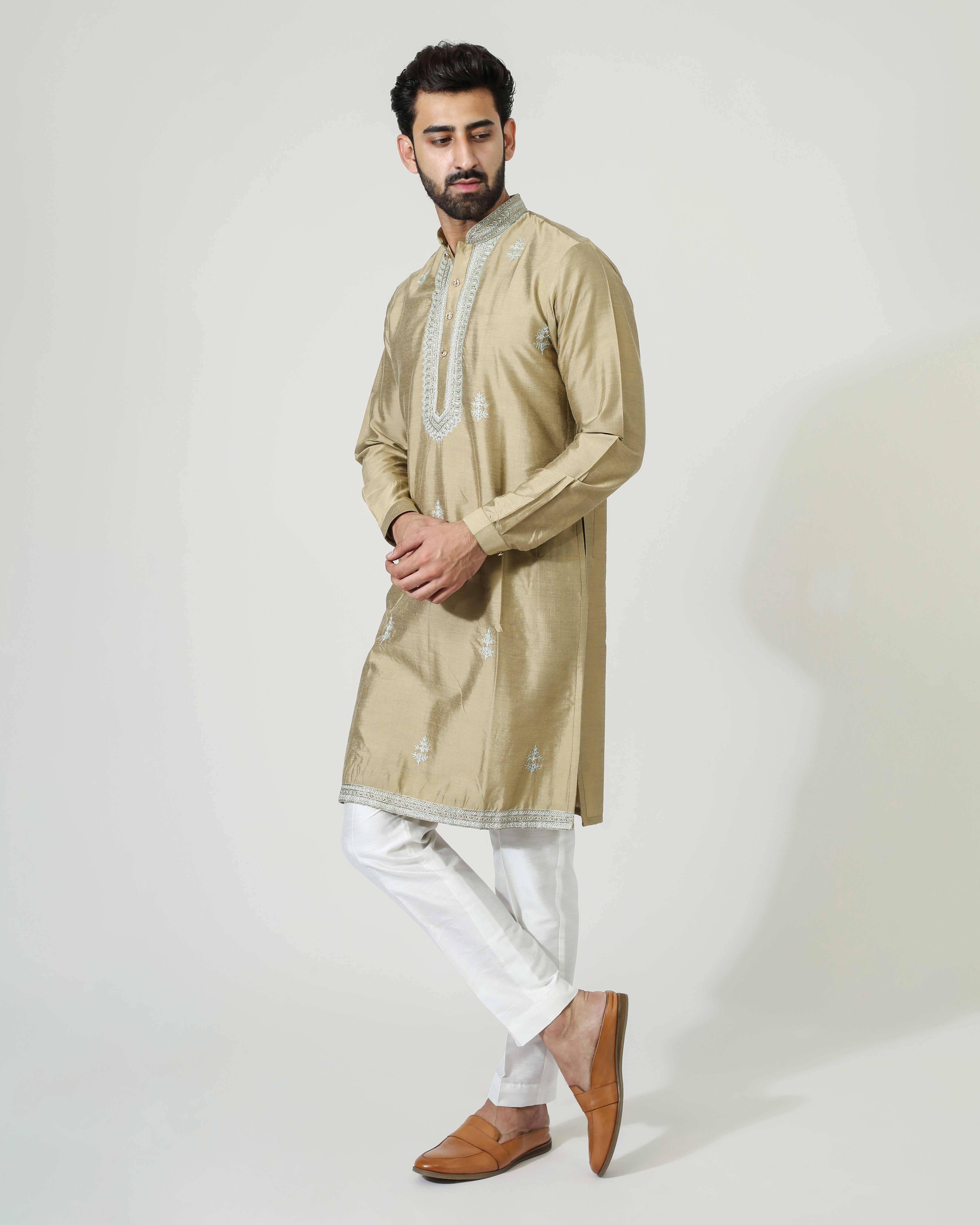 Gold Beige Kurta With Aari Embroidery