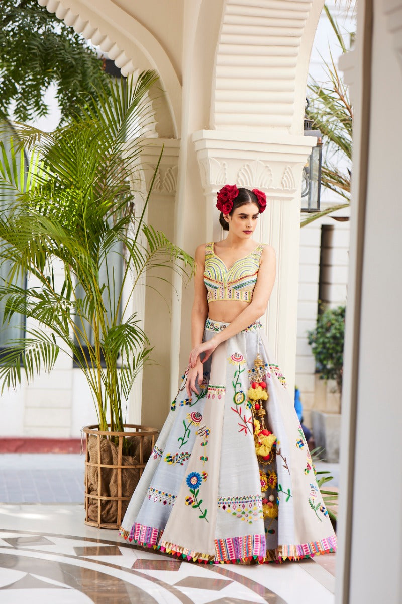 Broacde mosiac lehnga